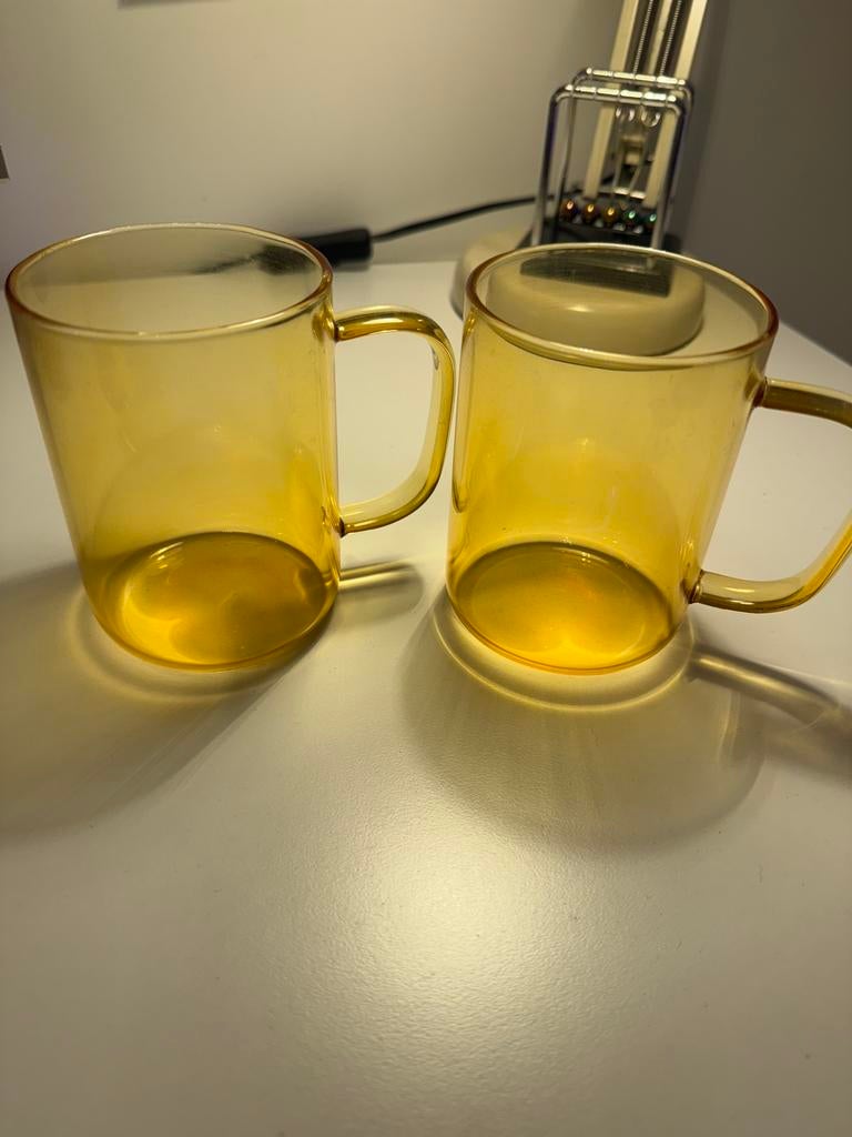 Okergele theeglazen 2 stuks, Ophalen of Verzenden, Zo goed als nieuw