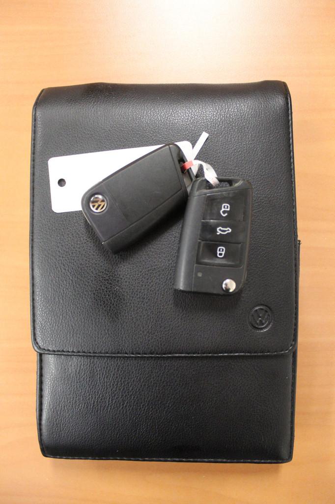 Volkswagen Golf 1.6 TDI Highline BlueMotion Parkeersensoren/, Voorwielaandrijving, Stof, Gebruikt, Zwart