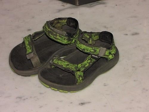 24-25 TEVA groen, Kinderen en Baby's, Verzenden, Jongen of Meisje, Schoenen, Zo goed als nieuw