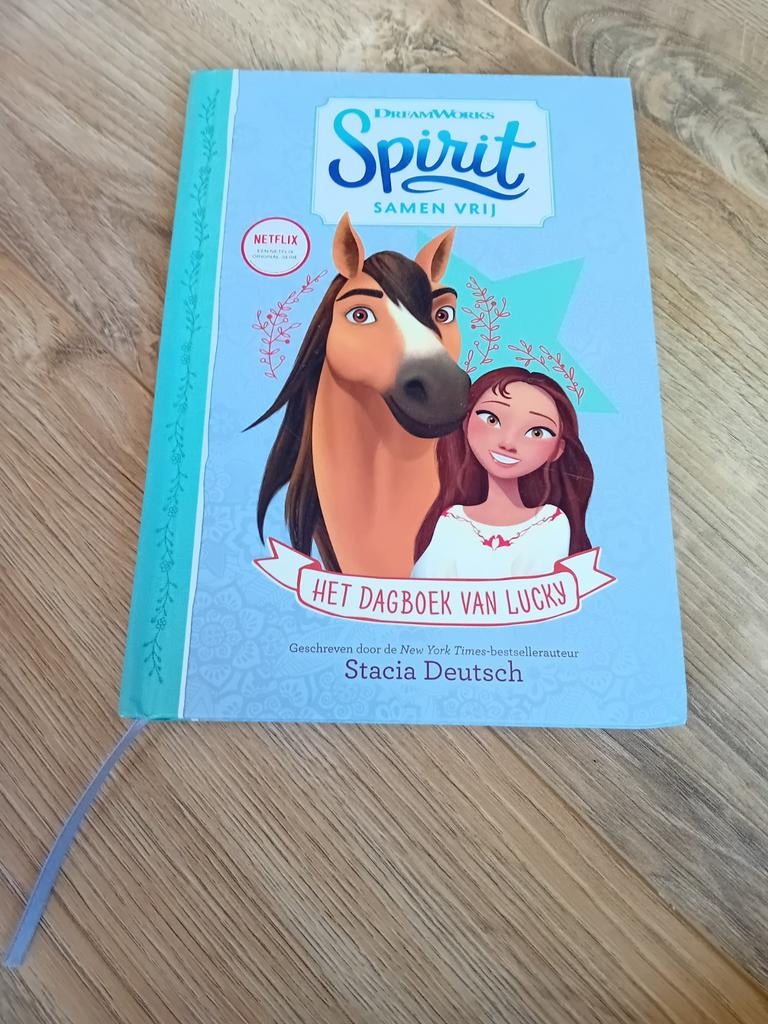 Spirit Samen Vrij: Het Dagboek van Lucky - Stacia Deutsch, Boeken, Ophalen of Verzenden, Zo goed als nieuw, Stacia Deutsch, Fictie algemeen