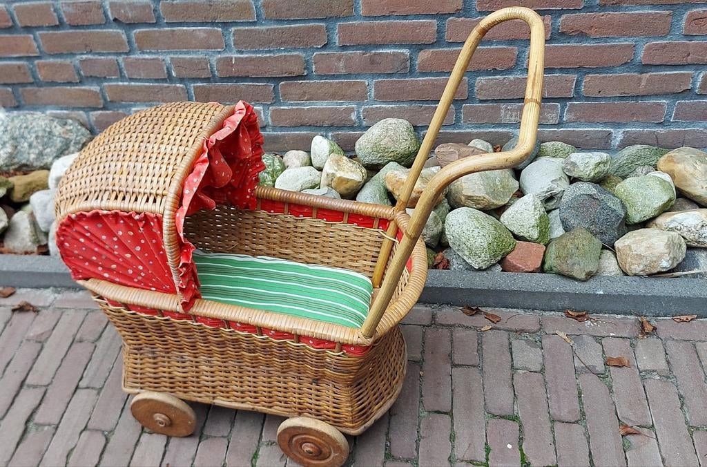 Rieten/Rotan Poppenwagen met houten wieltjes, Antiek en Kunst, Antiek | Speelgoed, Ophalen