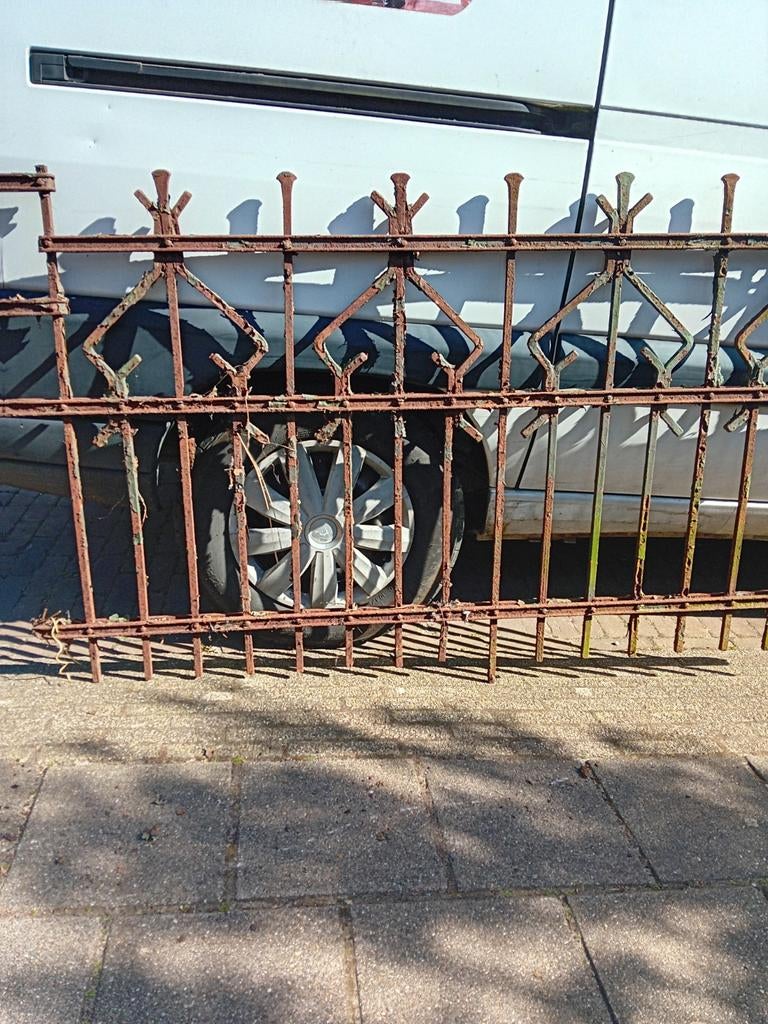 Oud rustiek flink geroest, ijzeren sierhekwerk, Ophalen, Gebruikt, IJzer, Sierhekwerk