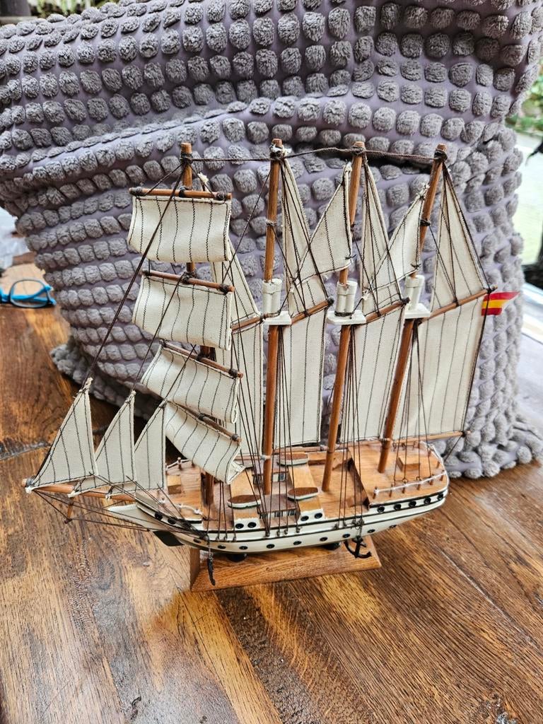 Houten zeilschip/zeiljacht van hout, Hobby en Vrije tijd, Modelbouw | Boten en Schepen, Ophalen of Verzenden, Zo goed als nieuw