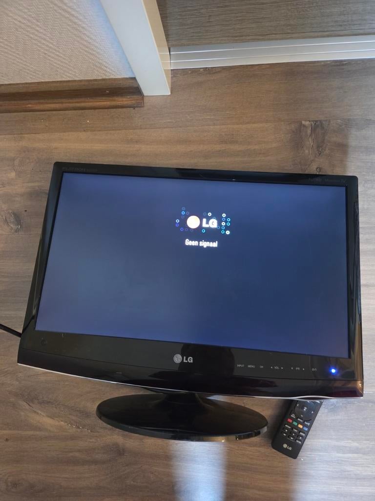 LG M2262DP-PM 22 inch TV/Monitor met afstandsbediening, Ophalen, Gebruikt, LCD, 40 tot 60 cm