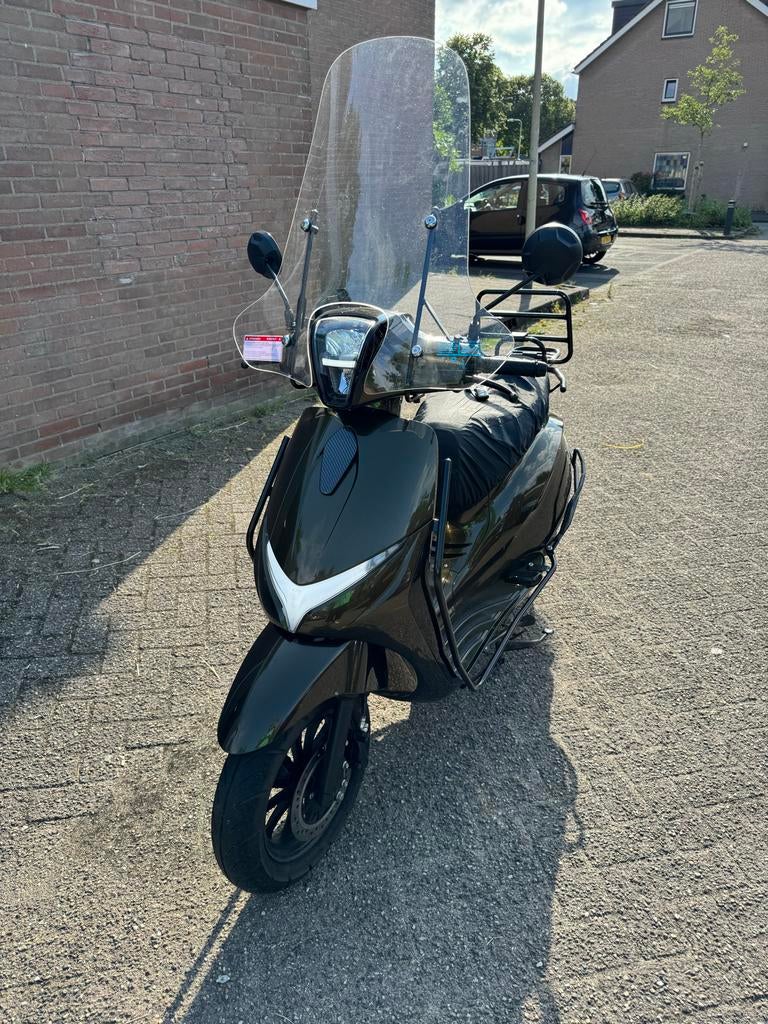 Zo goed als nieuwe La Souris scooter - Unieke kleur, incl. a, Ophalen, Zo goed als nieuw, Benzine