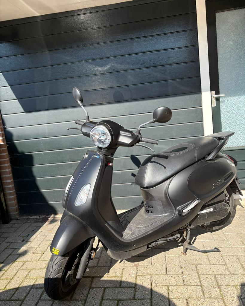 Scooter SYM Fiddle 4 - Mat Zwart, Fietsen en Brommers, Snorfietsen en Snorscooters, Ophalen, SYM, Zo goed als nieuw, Benzine