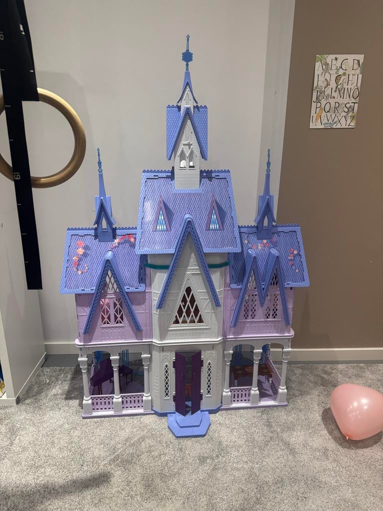 Frozen Elsa Castle, Kinderen en Baby's, Speelgoed | Poppenhuizen, Ophalen of Verzenden, Zo goed als nieuw, Poppenhuis