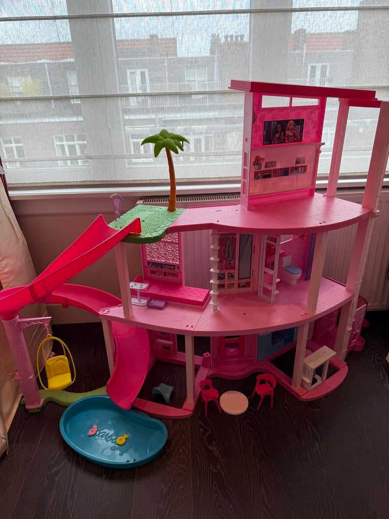 Groot Barbiehuis Mattel met Zwembad en Glijbaan, Ophalen, Zo goed als nieuw, Meisje