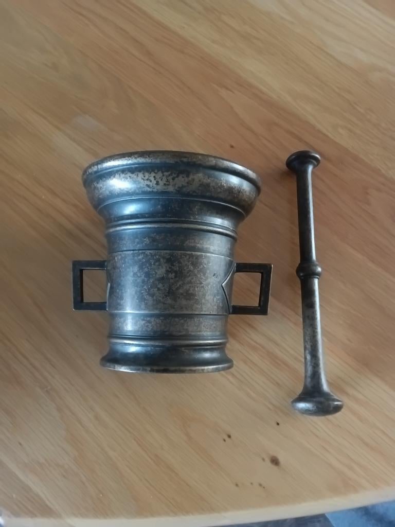 Apothekers vyzel met stamper, Ophalen