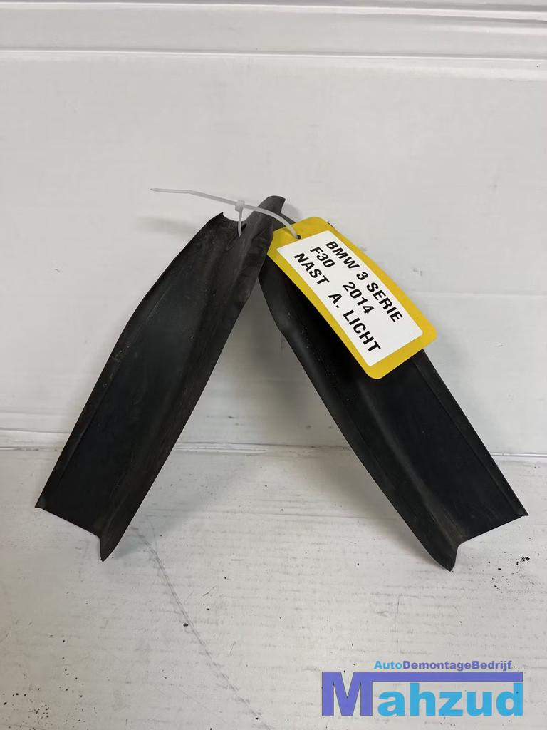 BMW 3 SERIE F30 achterlicht afdekkap rechts links 2011-2019, Auto-onderdelen, Verlichting, Petuelring 130
80788  Munich, DE, Gebruikt