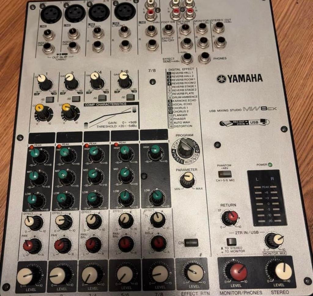 Yamaha MW8CX USB Mengpaneel, Muziek en Instrumenten, Mengpanelen, Gebruikt, 5 tot 10 kanalen, Microfooningang, Ophalen of Verzenden