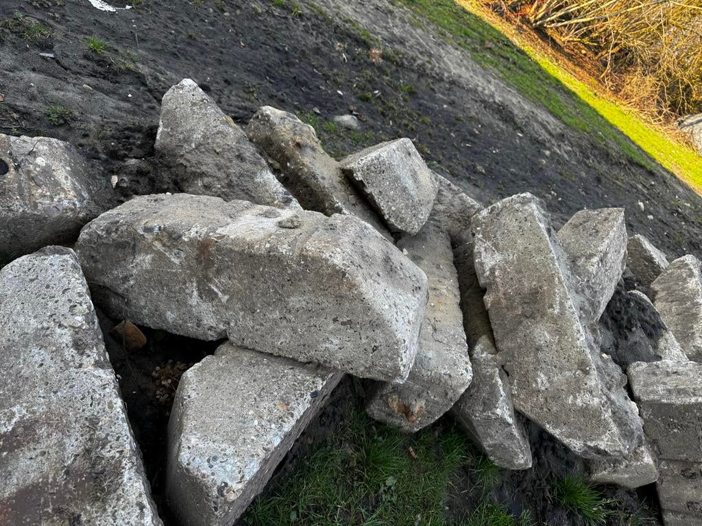 Gebruikte betonblokken bielzen voor diverse projecten, Ophalen of Verzenden, Gebruikt, Beton