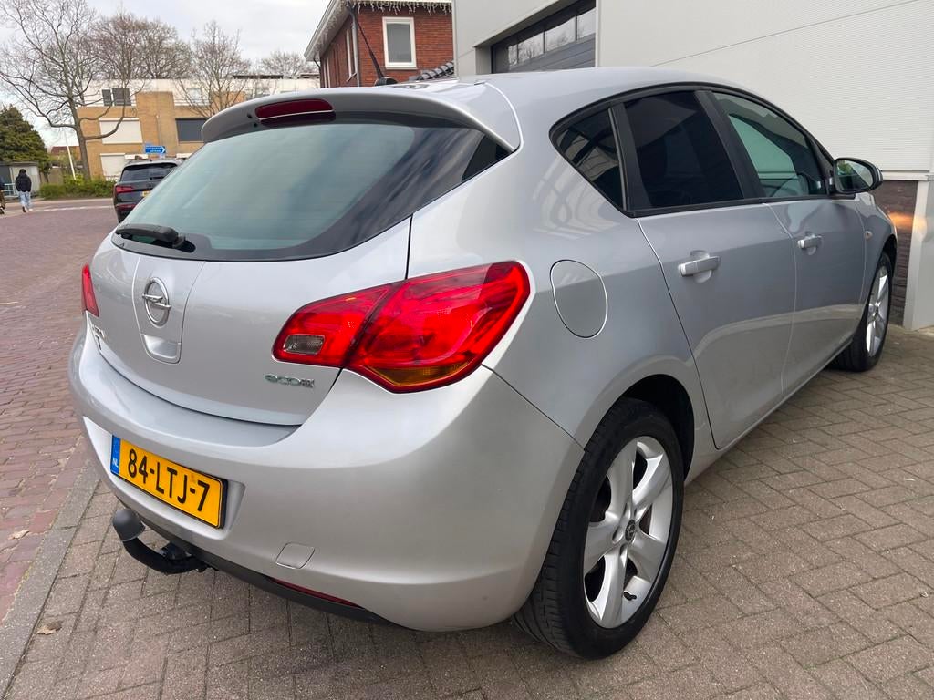 Opel Astra 1.4 Edition/Cruise-c/Climate-c/Aux/Trekhaak/Goed-, Voorwielaandrijving, Euro 5, 101 pk, Gebruikt