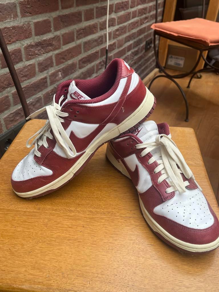 Nike Dunks Burgundy Maat 44, Overige kleuren, Ophalen of Verzenden, Sneakers of Gympen, Gedragen