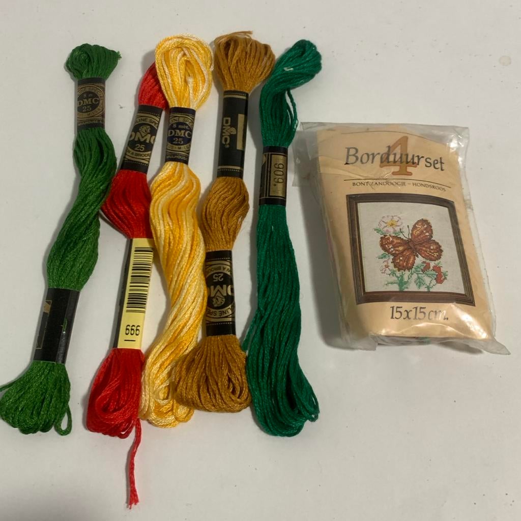 Vintage Borduursetje Vlinder 15x15cm met extra DMC garen, Hobby en Vrije tijd, Borduren en Borduurmachines, Nieuw, Borduurpakket