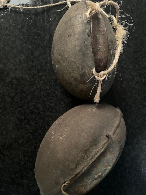 2 x koe bel. Zie foto's, Antiek en Kunst, Ophalen