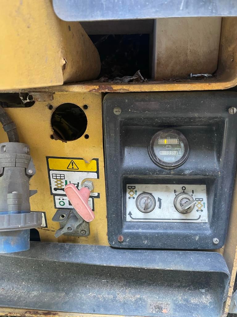 Grunco schaarhoogwerker SM3248E - Elektrisch, Ophalen