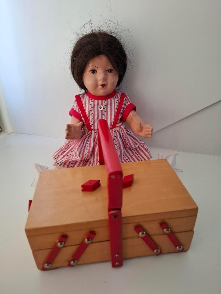 Vintage naaidoos van hout, leuk bij wildebras poppen., Antiek en Kunst, Antiek | Speelgoed, Ophalen of Verzenden