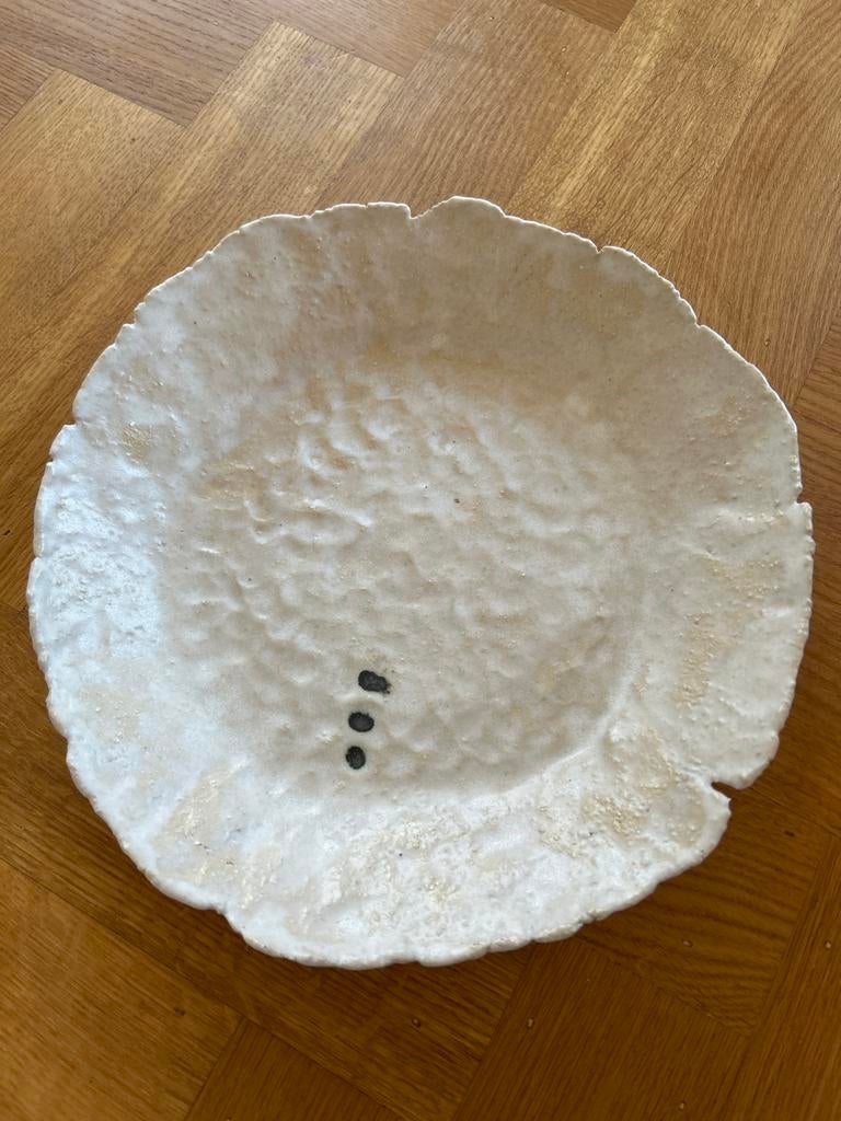 Decoratief bord Points Noir Curated Ceramics Sandra van Riet, Ophalen of Verzenden