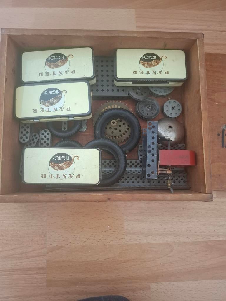 Kistje met oude Meccano? Zie de foto's, Ophalen of Verzenden
