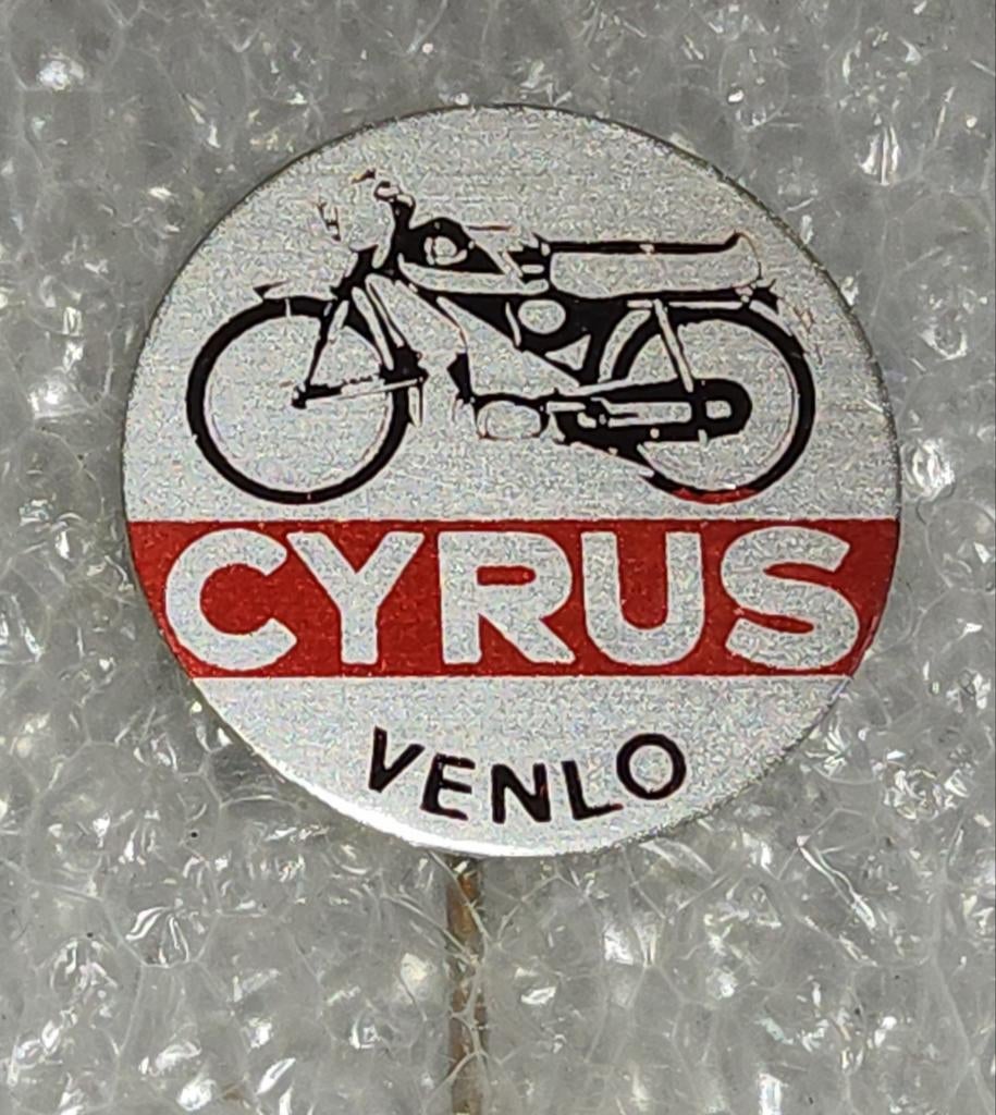 Vintage Speldje CYRUS Bromfiets Venlo, Verzamelen, Ophalen of Verzenden, Gebruikt, Transport, Speldje of Pin