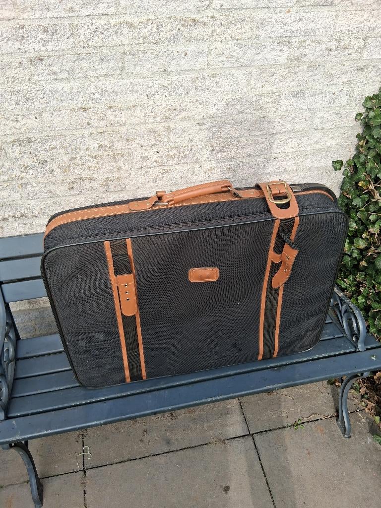 Nette reiskoffer, Ophalen, Zo goed als nieuw, Zacht kunststof, Wieltjes