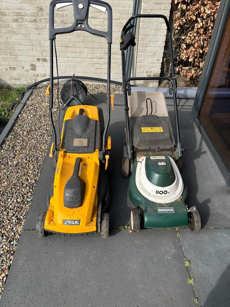 2 Grasmaaiers: Rhodos (groen) en tiga (geel) - Ook los te k, Ophalen of Verzenden, Gebruikt, Elektrische grasmaaier, Opvangzak