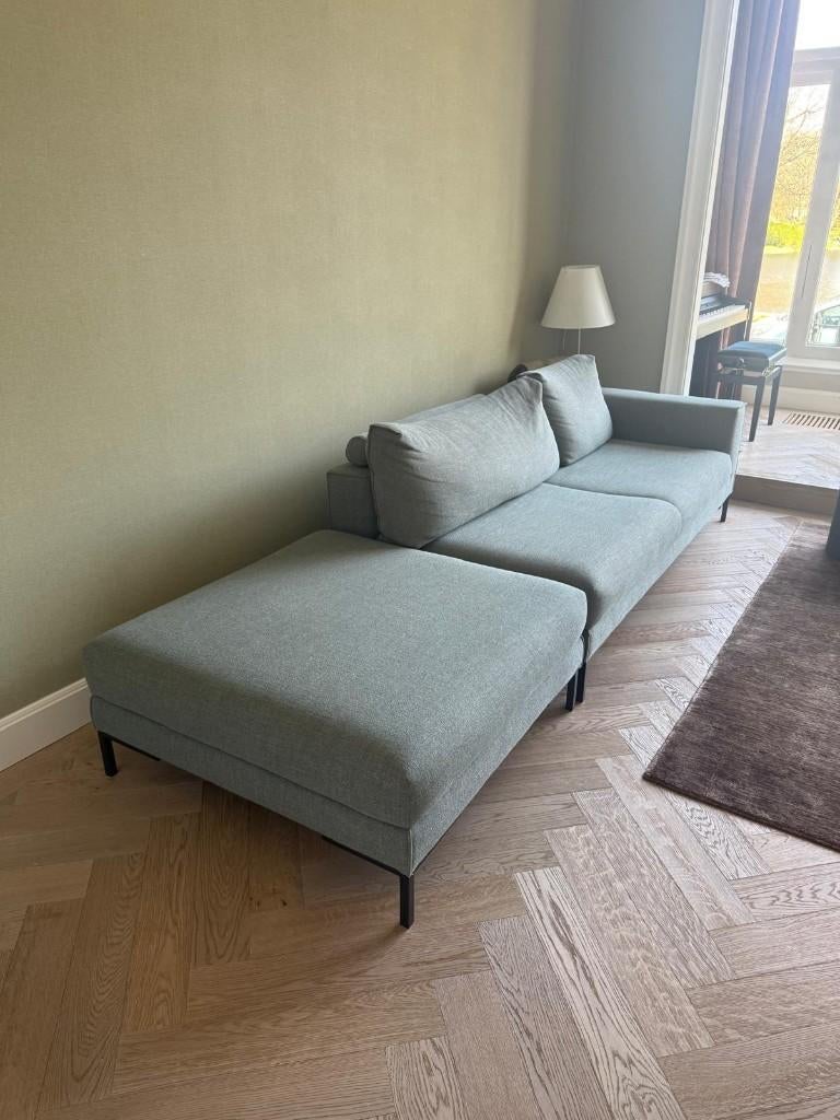 Design on Stock Aikon bank + hocker + 2 kussens, Ophalen, Modern, tijdloos, elegant, 75 tot 100 cm, Zo goed als nieuw