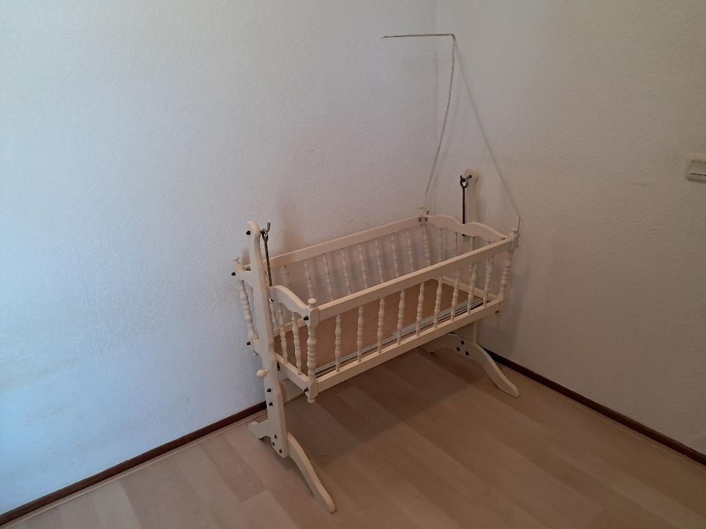 Wieg 55 jaar oud, Kinderen en Baby's, Babywiegjes en Ledikanten, Ophalen, Gebruikt, Ledikant