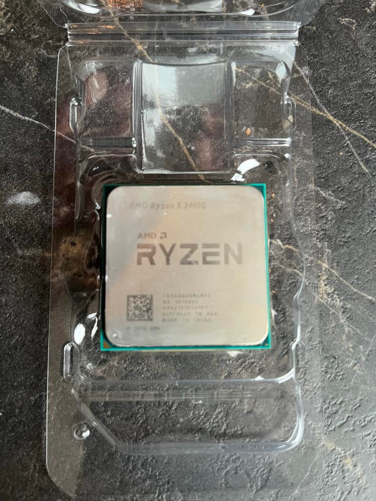 AMD Ryzen 5 3400G Processor met Radeon RX Vega 11 Graphics, Computers en Software, Processors, Gebruikt, 4-core, 3 tot 4 Ghz, Ophalen of Verzenden