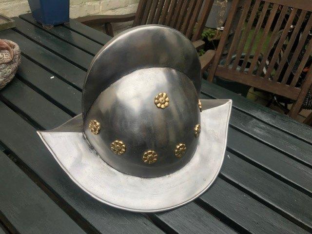nette replika helm, SPAANSE VEROVERAAR, Ophalen of Verzenden, Landmacht, Overige gebieden, Helm of Baret