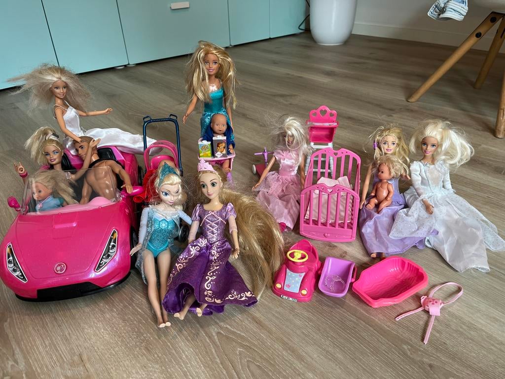 Grote Barbie set met auto, poppen en kleding, Ophalen, Gebruikt, Barbie