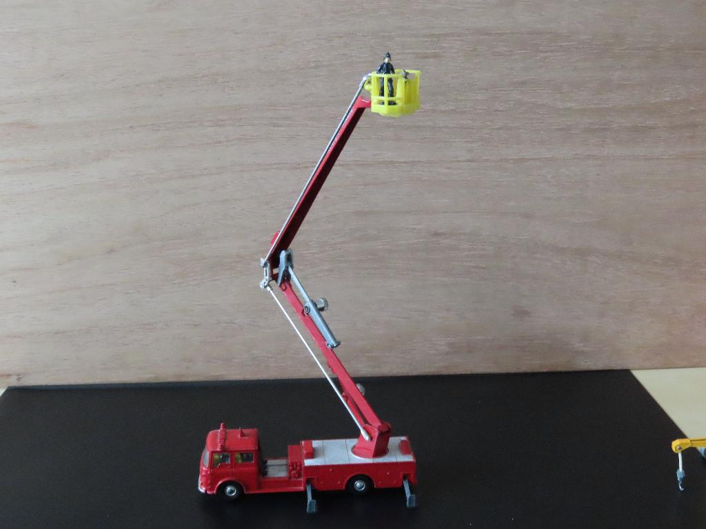 Brandweerauto's Corgi Toys- Matchbox, Ophalen of Verzenden, Gebruikt, Auto, Corgi