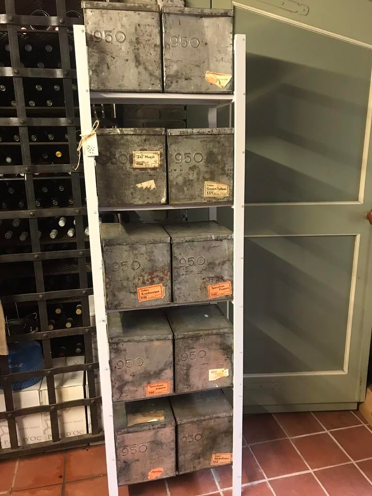 Rek met 10 blikken jamin, Ophalen, Gebruikt