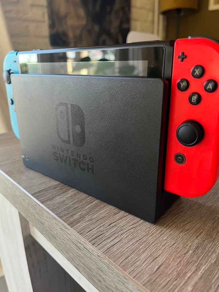 Nintendo switch 1 (keurige staat), Spelcomputers en Games, Spelcomputers | Nintendo Switch, Ophalen of Verzenden, Zo goed als nieuw