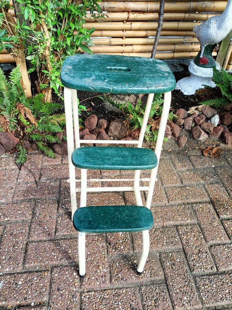Vintage keukentrapje. Winkeltrapje. Krukje inklapbaar. Retro, Ophalen, Gebruikt, Hout