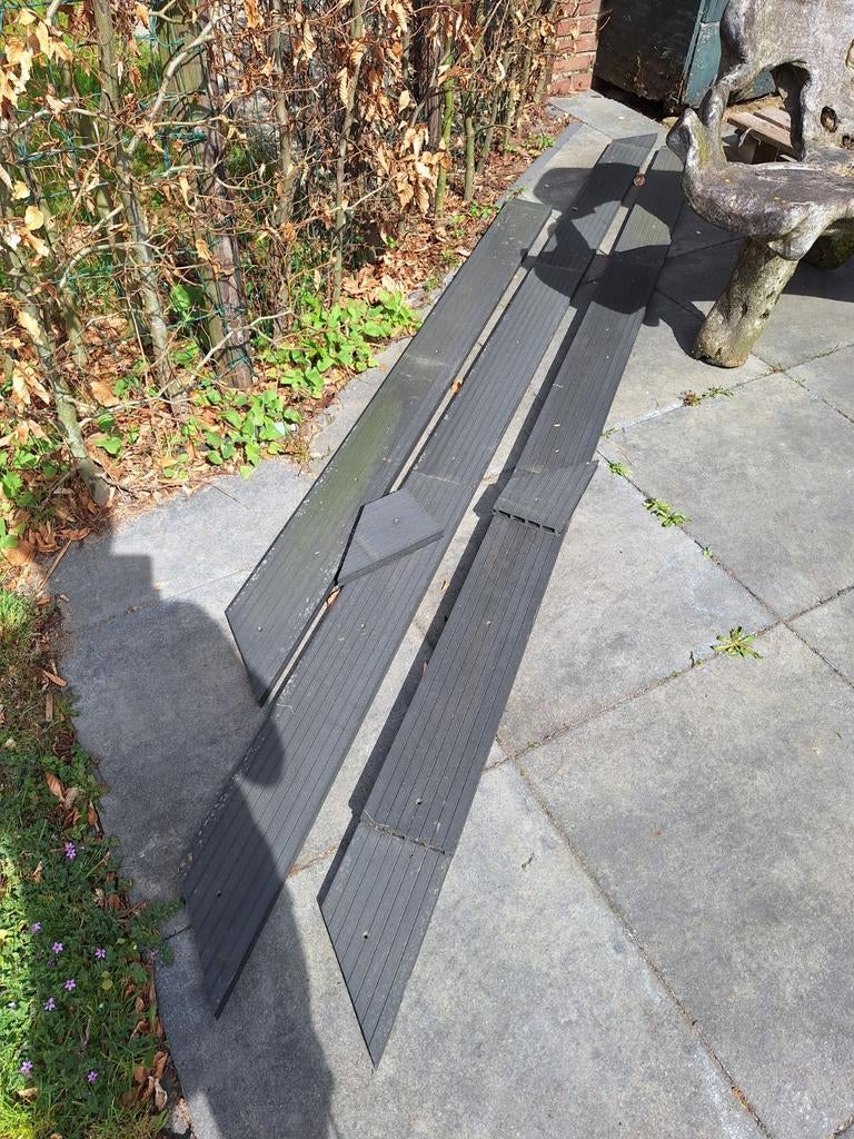 Gratis af te halen composiet vlonderdelen, Ophalen, Beton, Klinkers