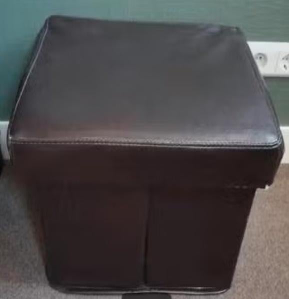 Bruine kunstlederen poef, Gebruikt, Vierkant, Minder dan 50 cm, Ophalen of Verzenden