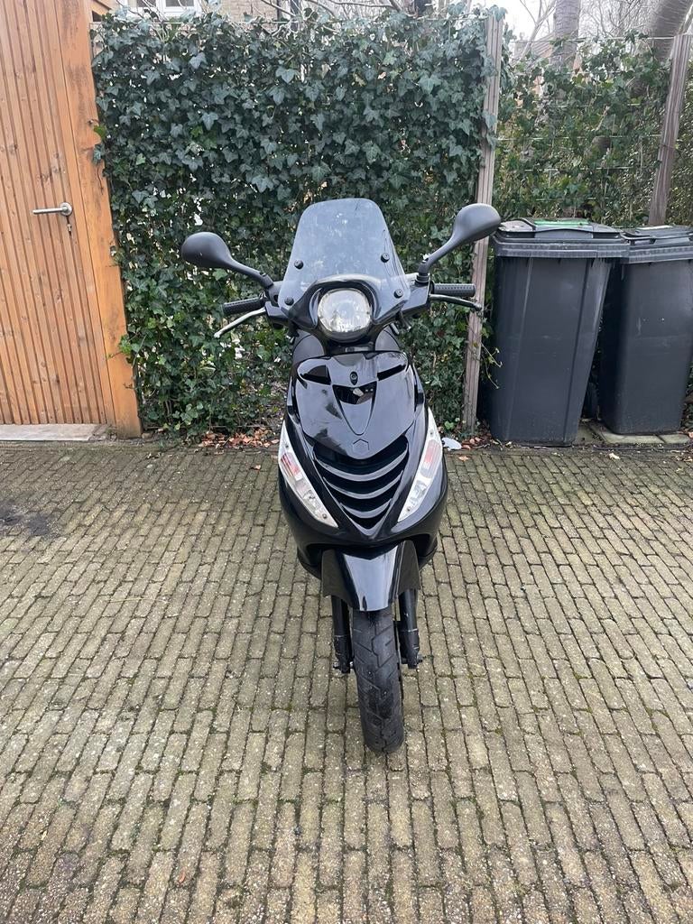 Zip 4takt 80cc malossi, Fietsen en Brommers, Scooters | Piaggio, Ophalen of Verzenden, Zo goed als nieuw, Benzine, Zip