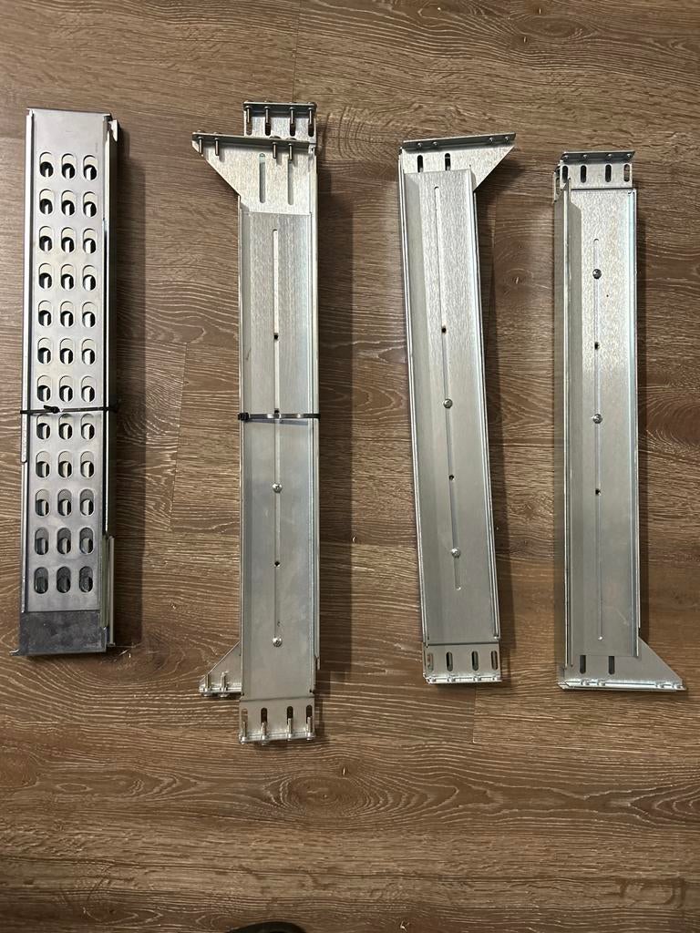 4x Universele Rack Mount Rail Kit, Ophalen, Zo goed als nieuw