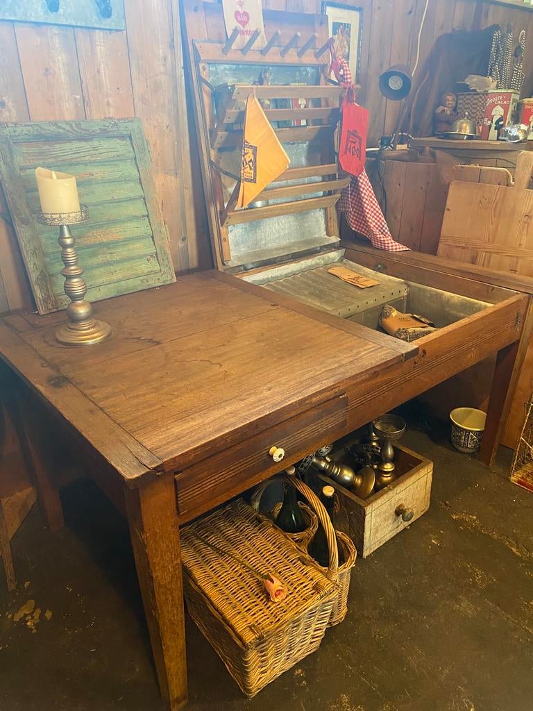 Tafel met zinken wasbak, Ophalen