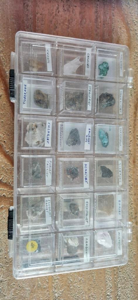 Micromounts 18 stuks, Verzamelen, Mineralen en Fossielen, Ophalen of Verzenden