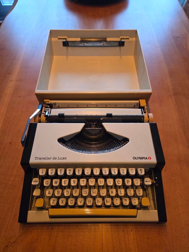 Olympia Traveller de Luxe typemachine – vintage, Diversen, Typemachines, Ophalen, Gebruikt