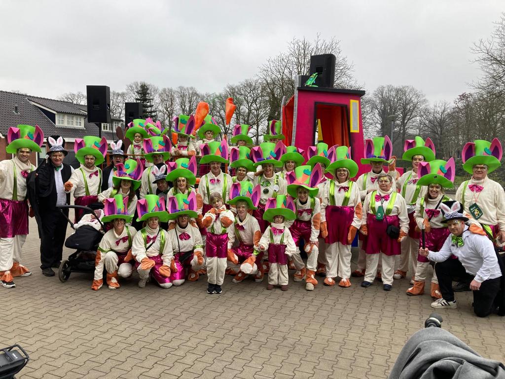 Carnavalspakken groep +- 30 volwassenen, Ophalen, Carnaval, Maat 46/48 (XL) of groter, Zo goed als nieuw