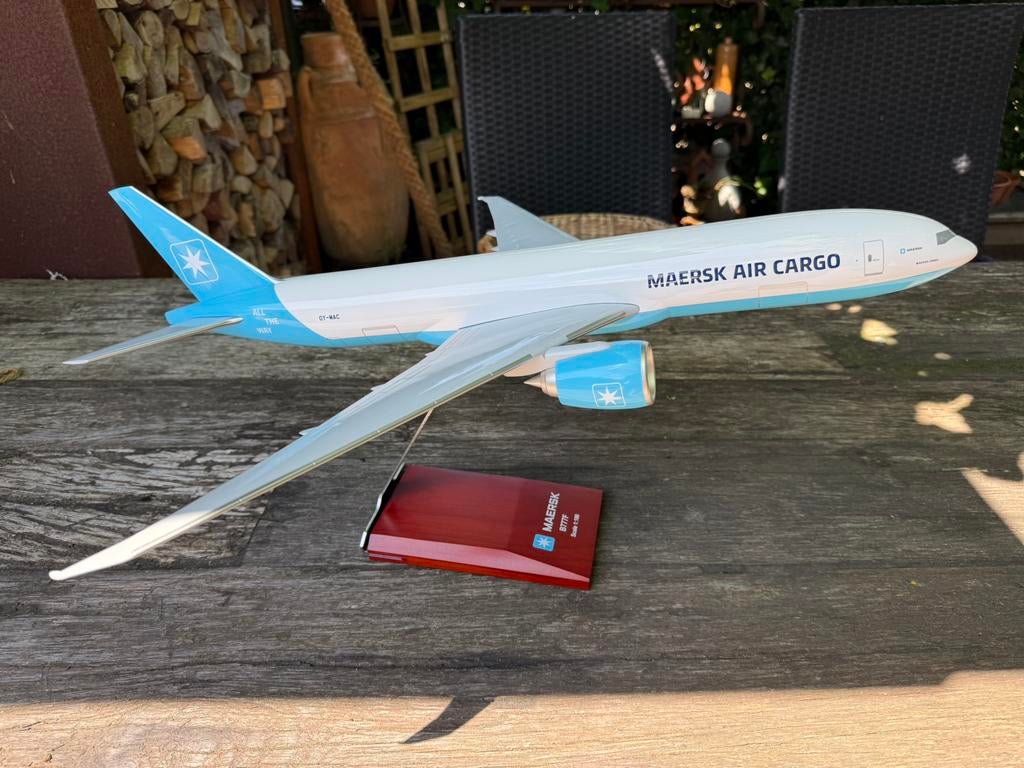 B777F Maersk Air Cargo schaal 1/100 nieuw in doos, Ophalen, Zo goed als nieuw, Schaalmodel