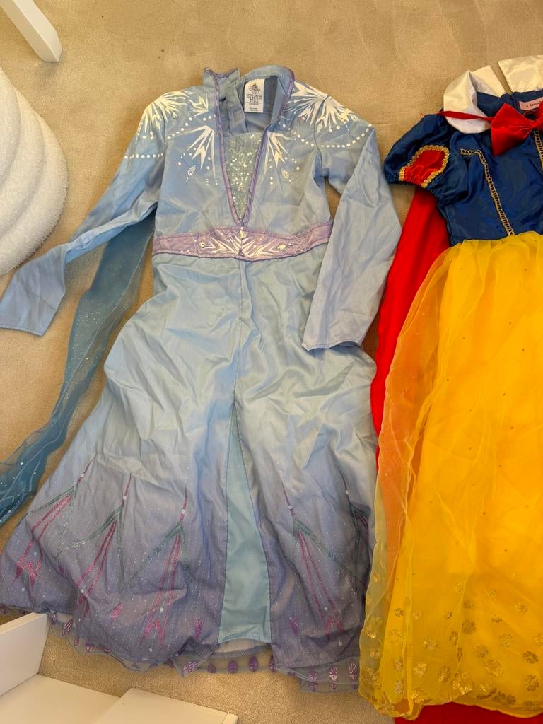 Verkleed jurken elsa en sneeuwwitje allebei maat 140, Ophalen, Carnaval, Zo goed als nieuw, Kleding