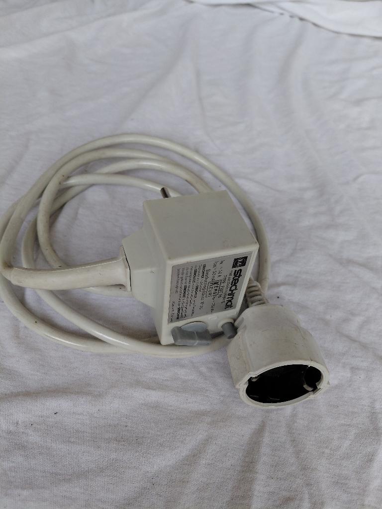 aardlekschakelaar voor caravan tent camper met 180cm snoer, Ophalen of Verzenden, Zo goed als nieuw