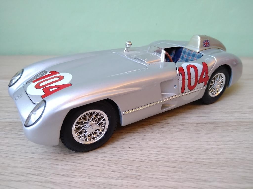 Mercedes-Benz 300 SLR #104 1:18 Maisto, Hobby en Vrije tijd, Modelauto's | 1:18, Ophalen of Verzenden, Zo goed als nieuw, Maisto