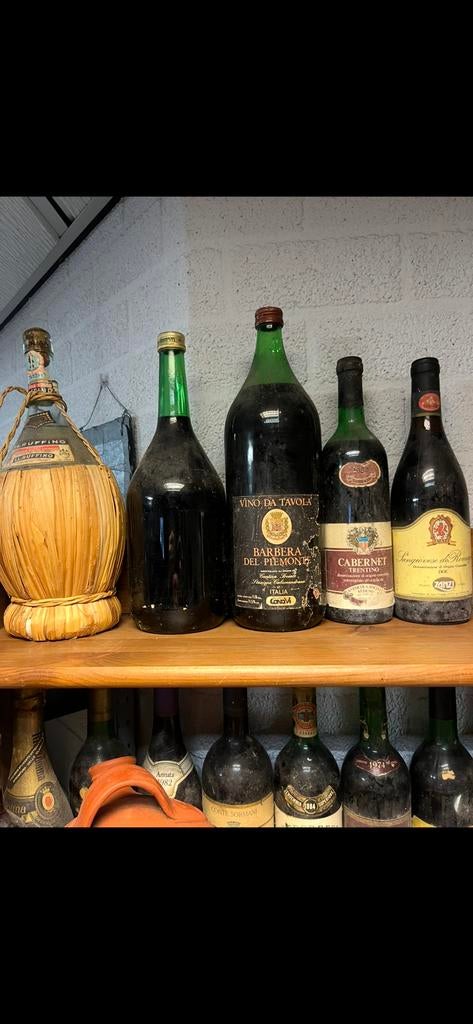 Ca. 28 flessen zeer oude wijnen ter decoratie, Verzamelen, Ophalen, Zo goed als nieuw