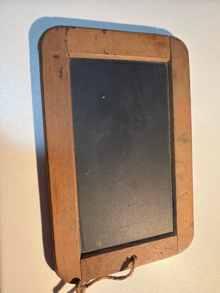Oude schoolbord met houten frame 20x14 cm, Ophalen of Verzenden, Geschiedenis